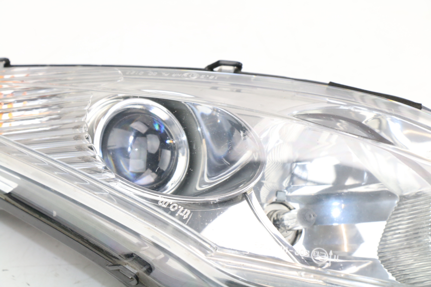 photo de SCHEINWERFER LINKS PEUGEOT SATELIS COMPRESSOR K15 125 (2006 - 2009) - Hochauflösende Nahaufnahme