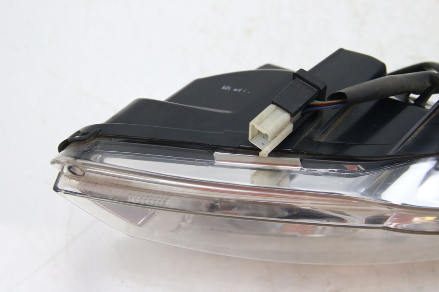 photo de LINKER VORDERSCHEINWERFER PEUGEOT SATELIS 125 (2006 - 2009) - Weitere Ansicht des Artikels