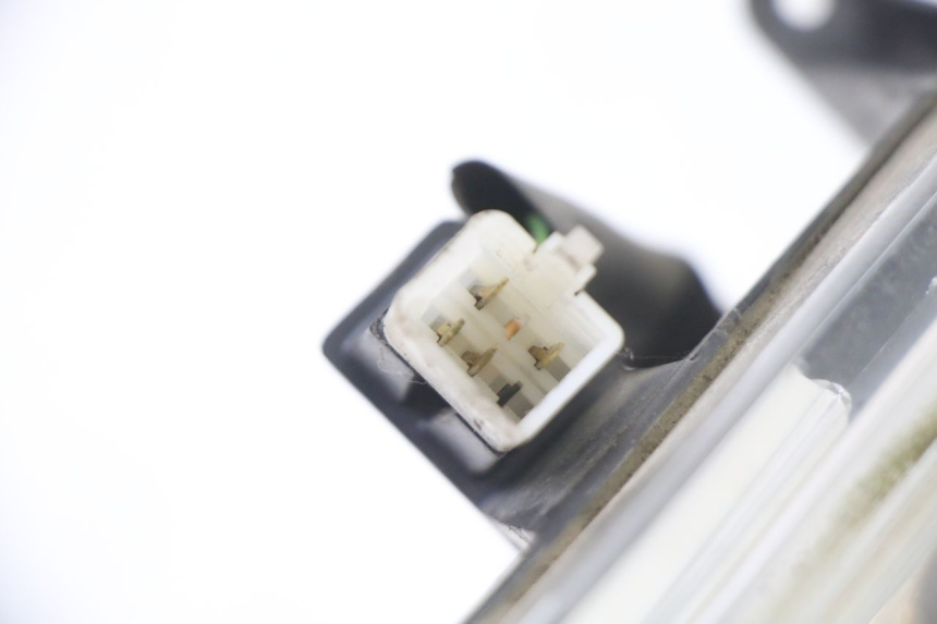 photo de SCHEINWERFER LINKS PEUGEOT SATELIS 250 (2006 - 2012) - Oberflächenzustand und Material