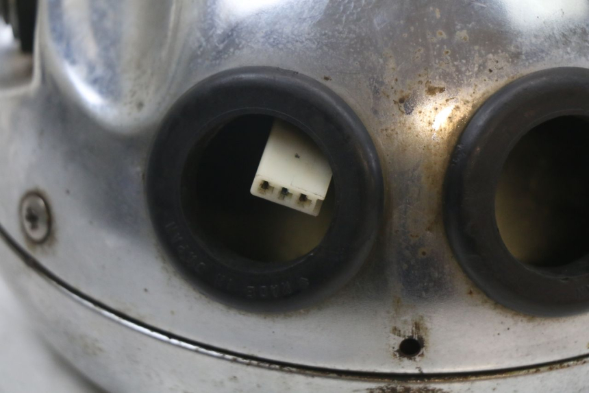 photo de SCHEINWERFER SUZUKI GSX E 250 (1982 - 1983) - Details der Befestigungspunkte