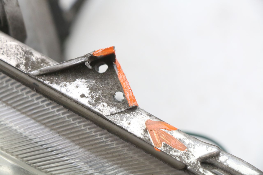 photo de VORDERSCHEINWERFER SYM JOYRIDE EVO 125 (2009 - 2016) - Details der Befestigungspunkte