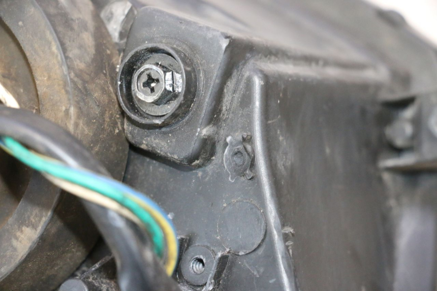 photo de VORDERSCHEINWERFER PEUGEOT KISBEE 2T 50 (2010 - 2017) - Fokus auf die Struktur
