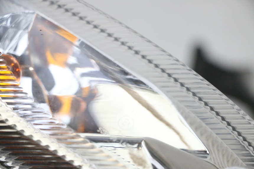 photo de VORDERSCHEINWERFER PEUGEOT KISBEE 4T 50 (2010 - 2017) - Details der Befestigungspunkte