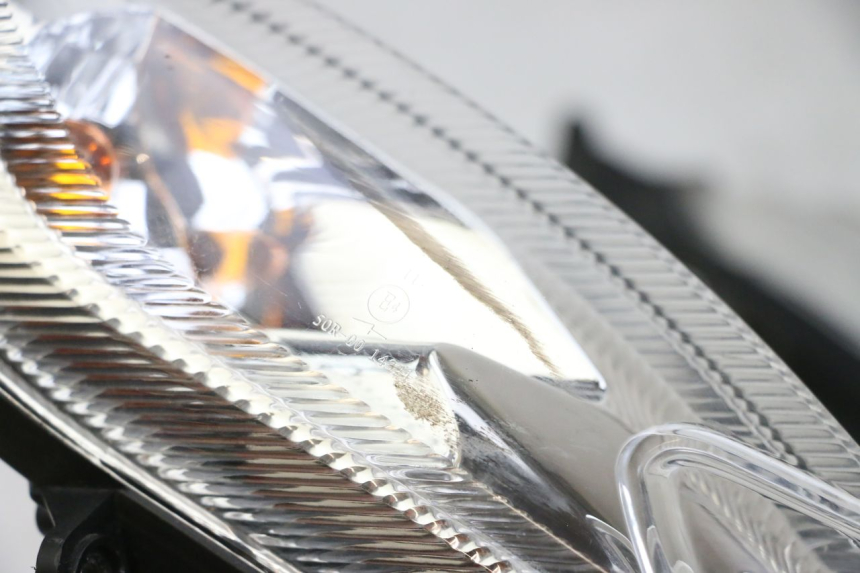 photo de VORDERSCHEINWERFER PEUGEOT KISBEE 4T 50 (2010 - 2017) - Oberflächenzustand und Material