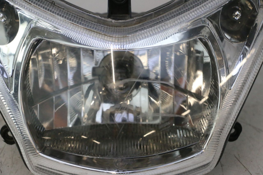 photo de VORDERSCHEINWERFER PEUGEOT KISBEE 4T 50 (2010 - 2017) - Hochauflösende Nahaufnahme