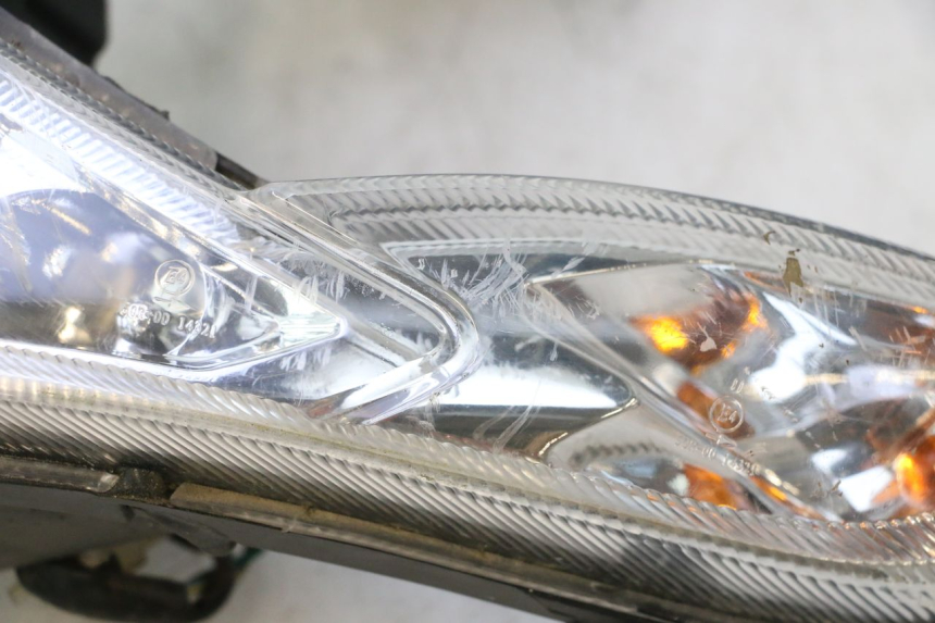 photo de VORDERSCHEINWERFER PEUGEOT KISBEE 4T 50 (2018 - 2022) - Oberflächenzustand und Material