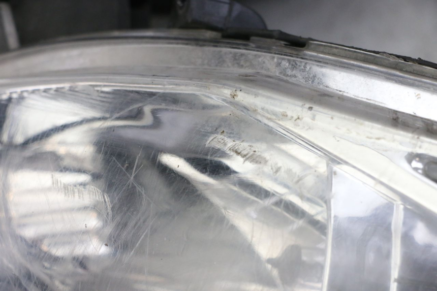 photo de SCHEINWERFER LONGJIA SHARPY 125 (2020 - 2024) - Oberflächenzustand und Material