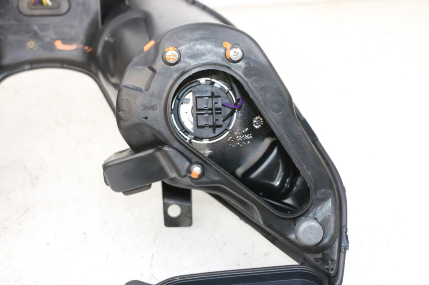 photo de SCHEINWERFER PIAGGIO MP3 HPE 300 (2019 - 2026) - Zoom auf Gebrauchszustand