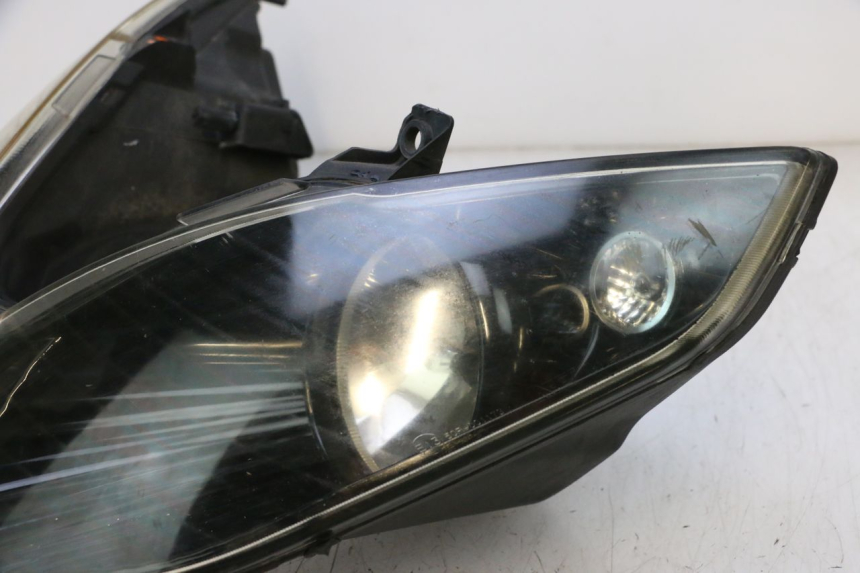 photo de SCHEINWERFER PIAGGIO MP3 RL 250 (2006 - 2010) - Details der Befestigungspunkte