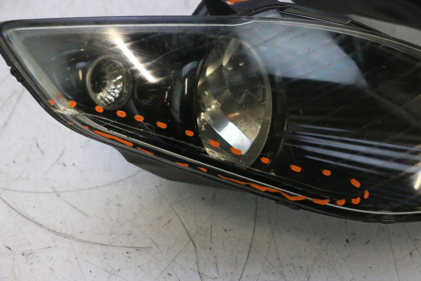 photo de SCHEINWERFER PIAGGIO MP3 RL 250 (2006 - 2010) - Details der Befestigungspunkte