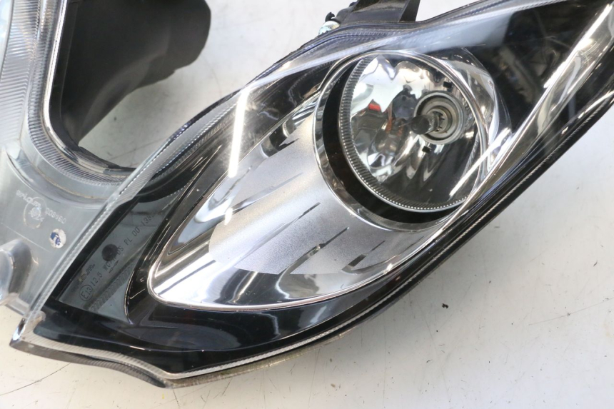 photo de SCHEINWERFER PIAGGIO MP3 500 (2016 - 2018) - Details der Befestigungspunkte