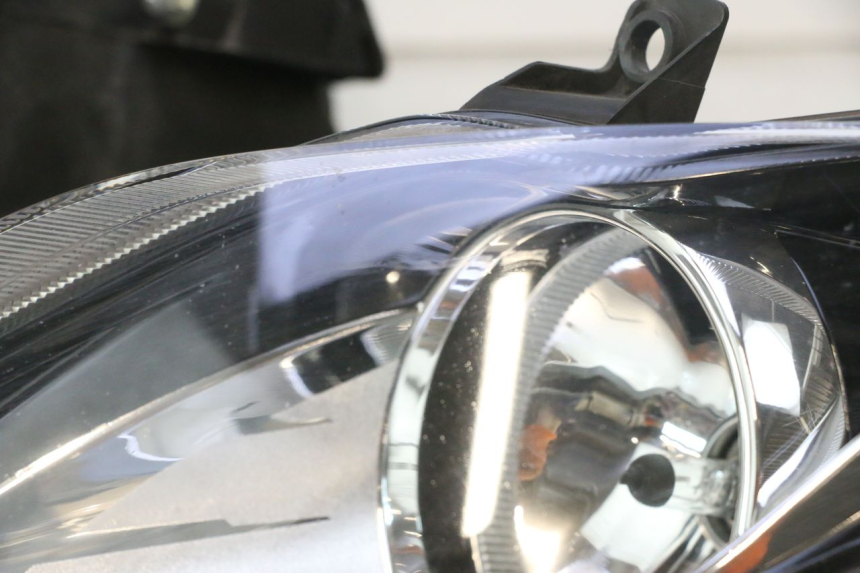 photo de SCHEINWERFER PIAGGIO MP3 500 (2016 - 2018) - Details der Befestigungspunkte