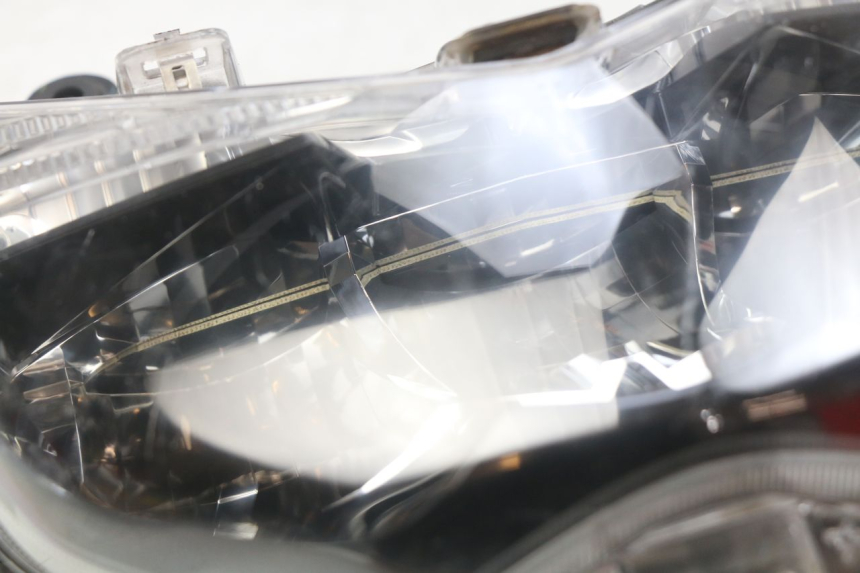 photo de SCHEINWERFER YAMAHA N-MAX NMAX 125 (2017 - 2020) - Zoom auf Gebrauchszustand