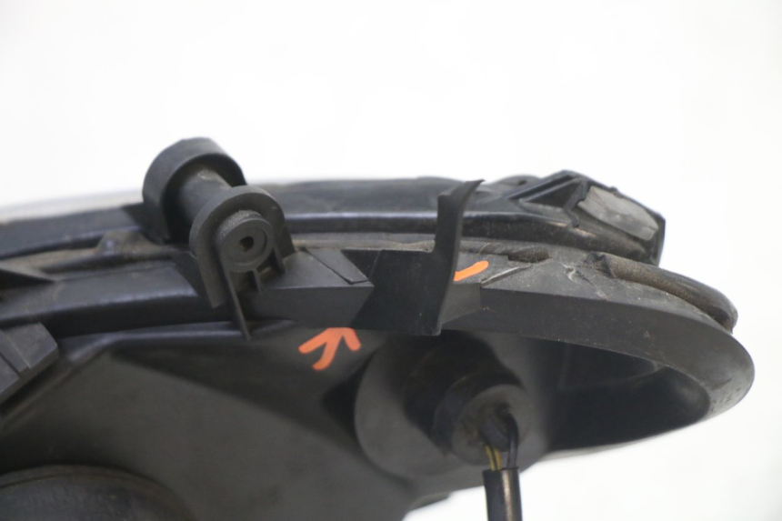 photo de SCHEINWERFER PIAGGIO NRG POWER PUREJET 50 (2018 - 2021) - Details der Befestigungspunkte