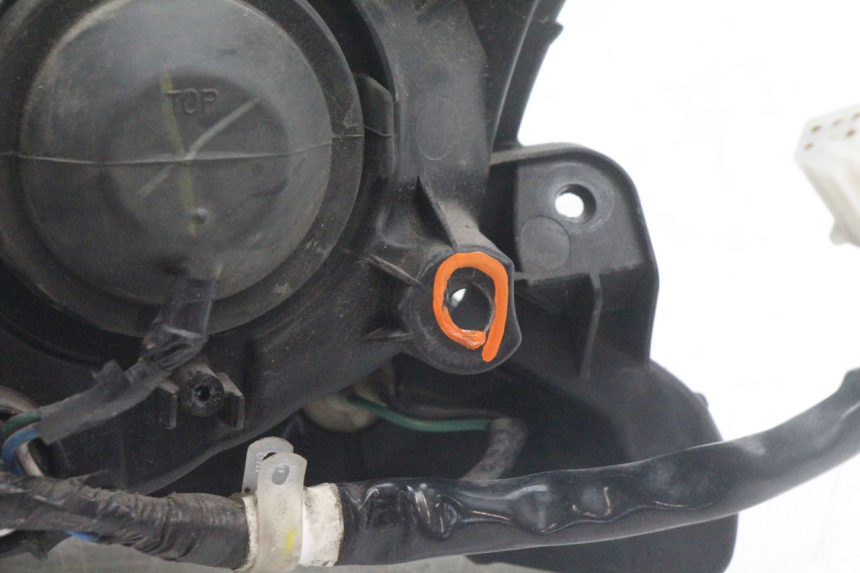 photo de SCHEINWERFER HONDA PCX (JF28) 125 (2009 - 2011) - Details der Befestigungspunkte