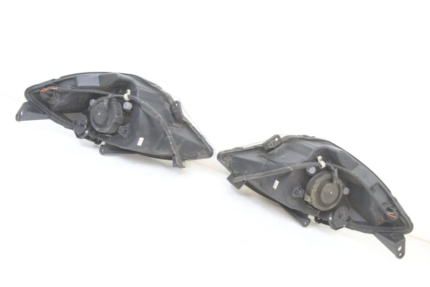 photo de SCHEINWERFER PEUGEOT SATELIS 125 (2013 - 2018) - Details der Befestigungspunkte