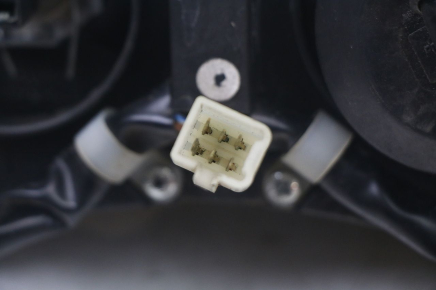 photo de SCHEINWERFER PIAGGIO BEVERLY 125 (1998 - 2005) - Details der Befestigungspunkte