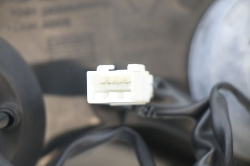 photo de SCHEINWERFER PIAGGIO NRG POWER PUREJET 50 (2018 - 2021) - Oberflächenzustand und Material