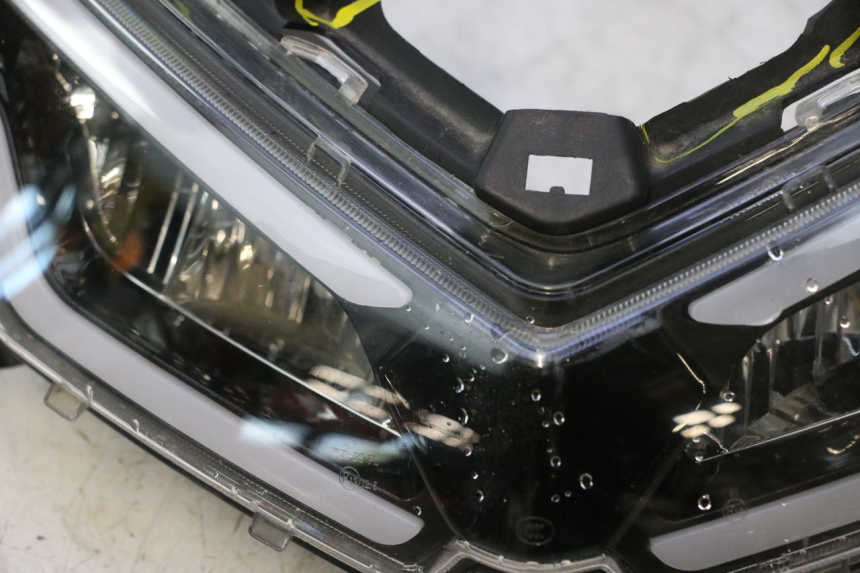 photo de SCHEINWERFER JM MOTORS R-MAX TECH 50 (2024 - 2026) - Details der Befestigungspunkte