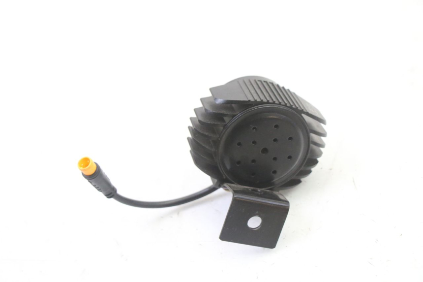 photo de SCHEINWERFER HERO S10 1 - Technische Nahaufnahme