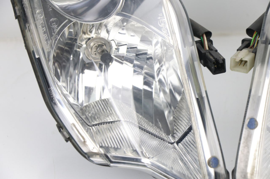 photo de SCHEINWERFER PEUGEOT SATELIS COMPRESSOR K15 125 (2006 - 2009) - Qualität der Gebrauchtware
