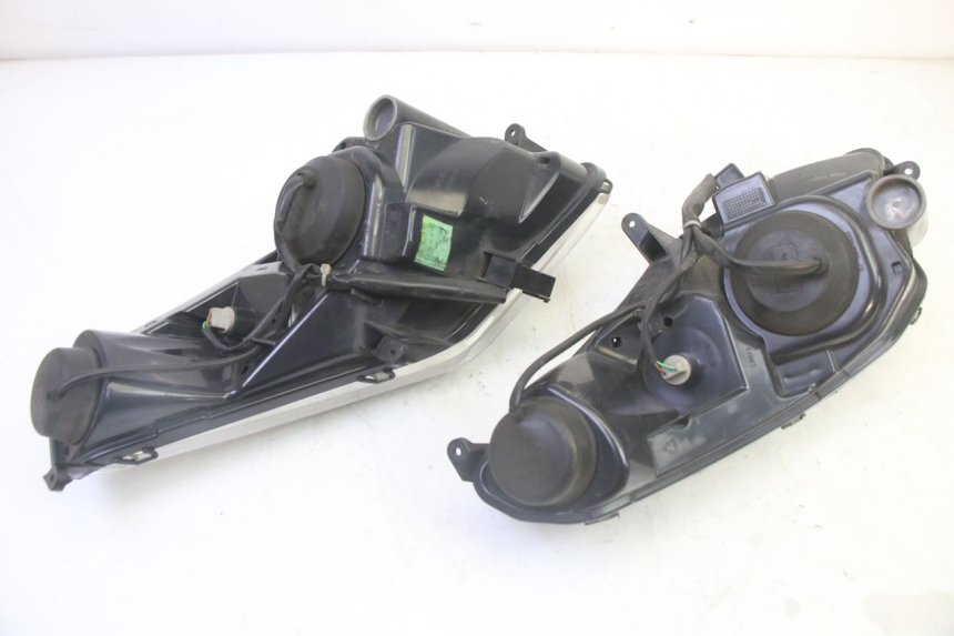 photo de SCHEINWERFER PEUGEOT SATELIS 125 (2006 - 2009) - Oberflächenzustand und Material