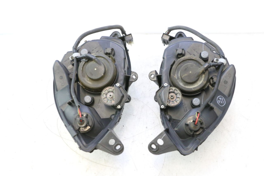 photo de SCHEINWERFER PEUGEOT SATELIS 125 (2013 - 2018) - Details der Befestigungspunkte