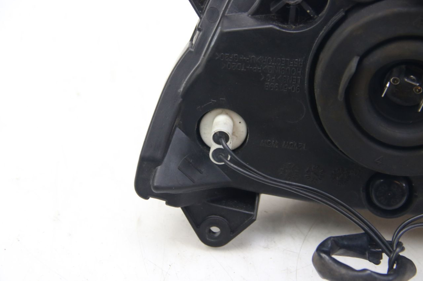 photo de VORDERSCHEINWERFER SUZUKI SIXTEEN 125 (2008 - 2010) - Fokus auf die Struktur