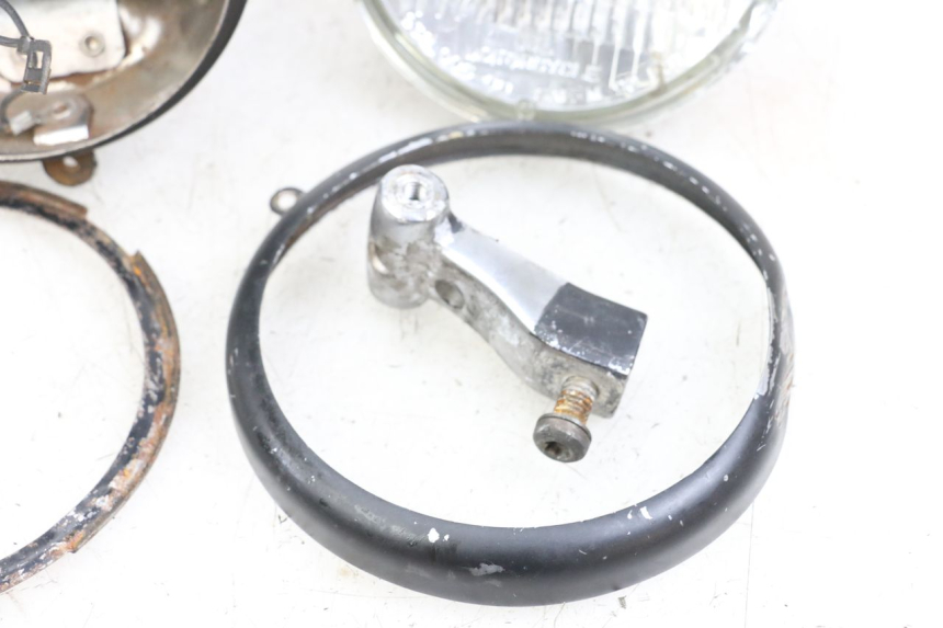 photo de FRONTSCHEINWERFER HARLEY DAVIDSON SPORTSTER XL CUSTOM 1200 (2003 - 2004) - Fokus auf die Struktur