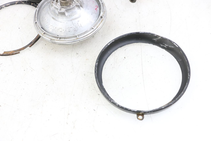 photo de FRONTSCHEINWERFER HARLEY DAVIDSON SPORTSTER XL CUSTOM 1200 (2003 - 2004) - Technische Nahaufnahme