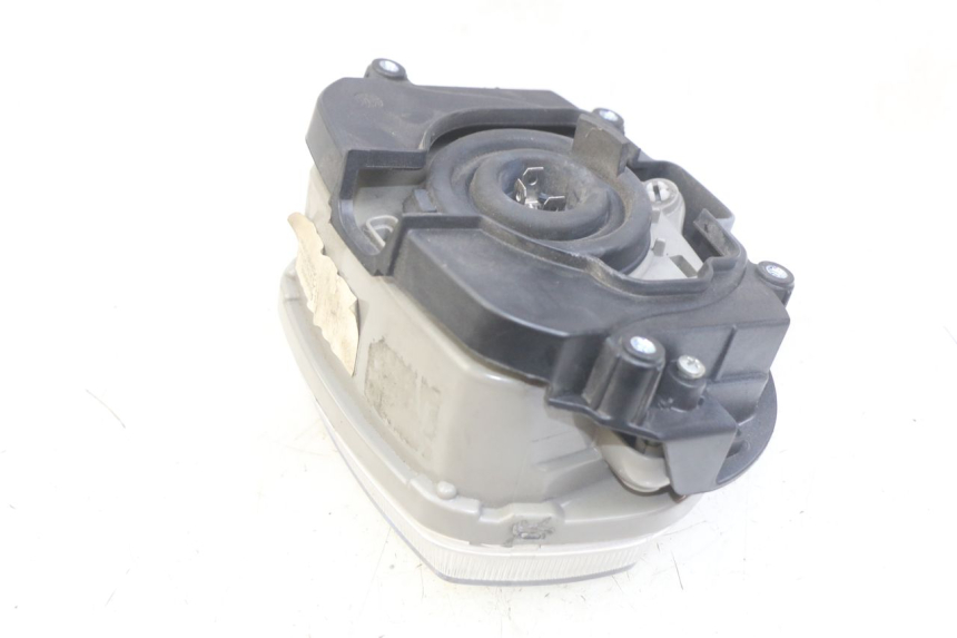 photo de VORDERSCHEINWERFER PIAGGIO VESPA SPRINT 2T 50 (2014 - 2018) - Alternative Perspektive