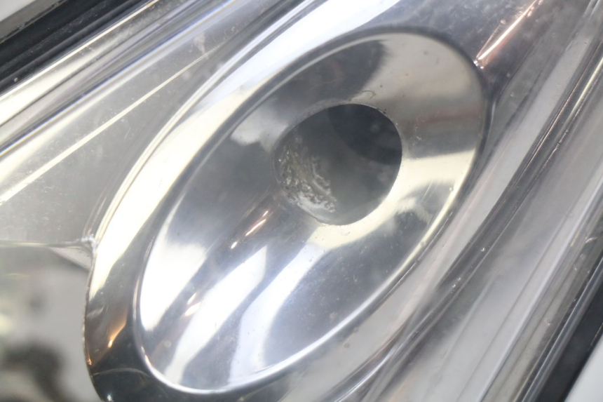 photo de VORDERSCHEINWERFER YAMAHA XMAX X-MAX 125 (2006 - 2009) - Details der Befestigungspunkte