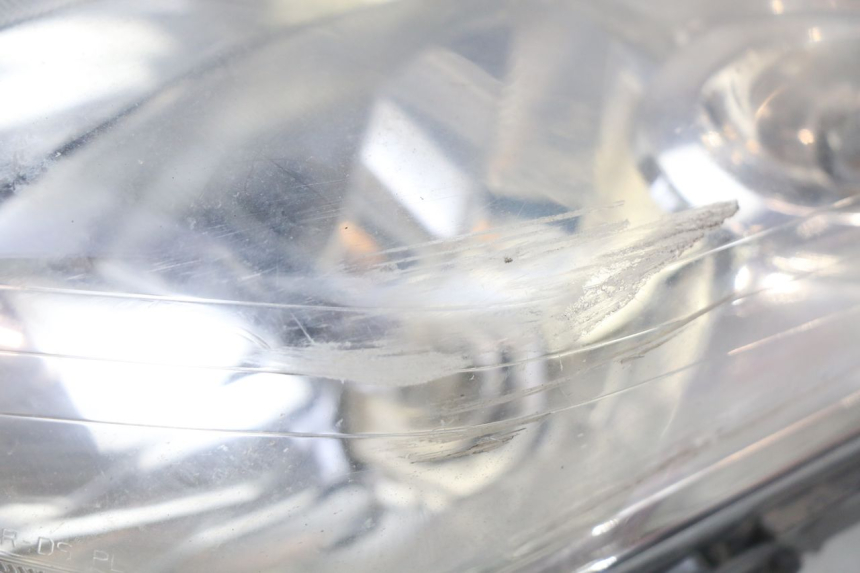 photo de VORDERSCHEINWERFER YAMAHA XMAX X-MAX 125 (2006 - 2009) - Oberflächenzustand und Material