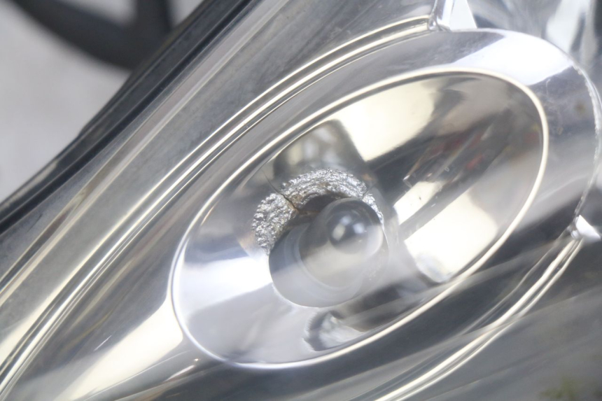 photo de VORDERSCHEINWERFER YAMAHA XMAX X-MAX 125 (2006 - 2009) - Zoom auf Komponenten