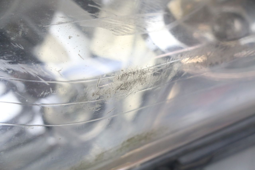 photo de VORDERSCHEINWERFER YAMAHA XMAX X-MAX 125 (2006 - 2009) - Fokus auf die Struktur