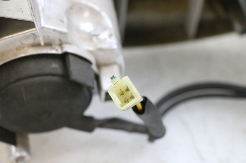 photo de VORDERSCHEINWERFER YAMAHA X-MAX XMAX 125 (2010 - 2013) - Details der Befestigungspunkte