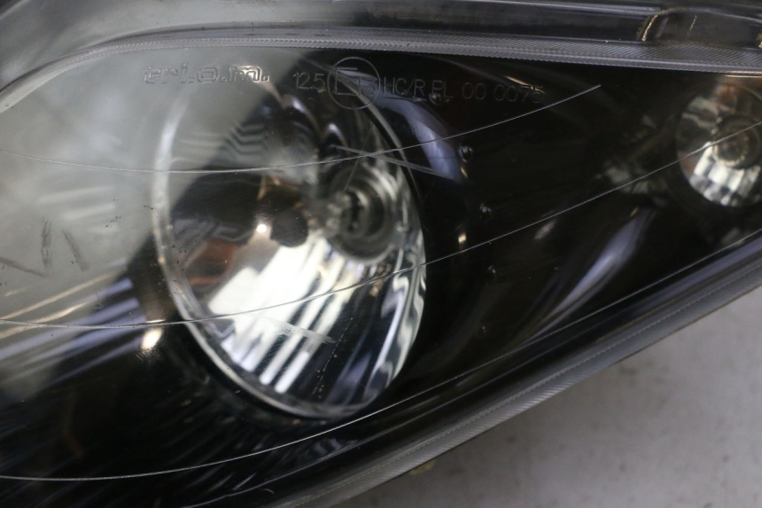 photo de VORDERSCHEINWERFER PIAGGIO XEVO - X EVO 125 (2007 - 2017) - Oberflächenzustand und Material