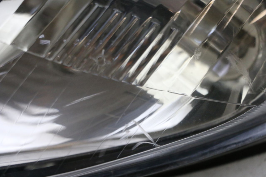 photo de VORDERSCHEINWERFER YAMAHA YP MAJESTY 125 (2002 - 2006) - Details der Befestigungspunkte