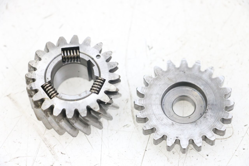 photo de GETRIEBE ANTRIEB HYOSUNG GV AQUILA 125 (2000 - 2009) - Hauptansicht