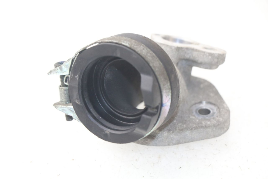 photo de ANSAUGSTUTZEN YAMAHA CYGNUS X INJECTION 125 (2007 - 2013) - Zoom auf Gebrauchszustand