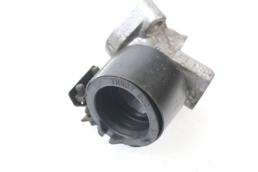 photo de ANSAUGSTUTZEN HONDA FES PANTHEON 125 (2003 - 2007) - Detailansicht des Bauteils