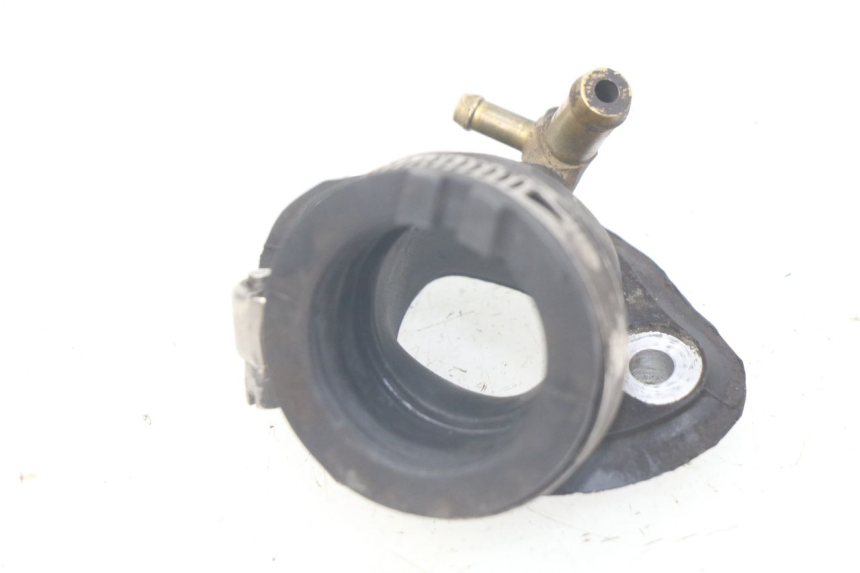 photo de ANSAUGSTUTZEN PIAGGIO FLY 125 (2005 - 2012) - Details der Befestigungspunkte