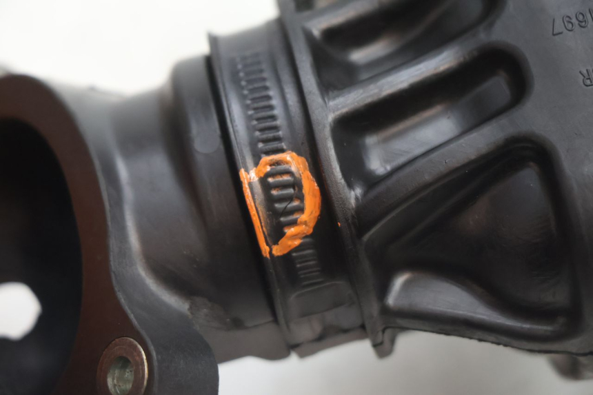 photo de ANSAUGSTUTZEN GILERA GP 800 (2007 - 2013) - Details der Befestigungspunkte