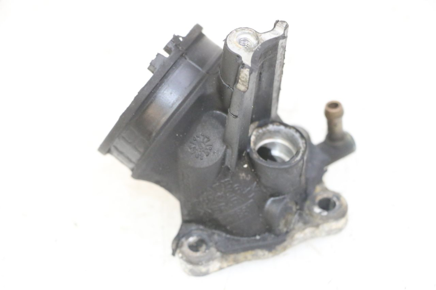 photo de ANSAUGSTUTZEN PIAGGIO MP3 LT 300 (2010 - 2016) - Oberflächenzustand und Material