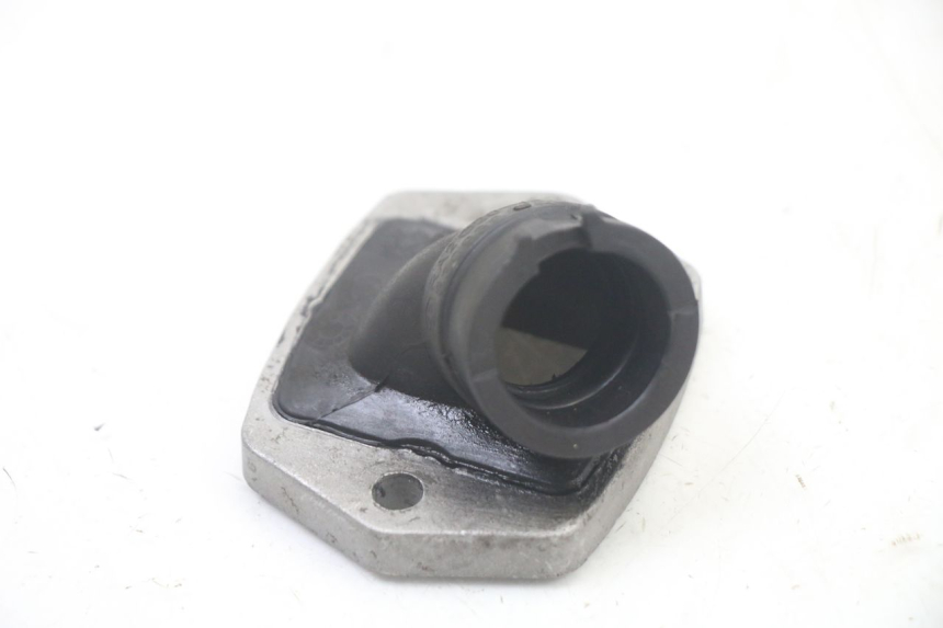 photo de ANSAUGSTUTZEN PIAGGIO FLY 2T 50 (2004 - 2017) - Detailansicht des Bauteils