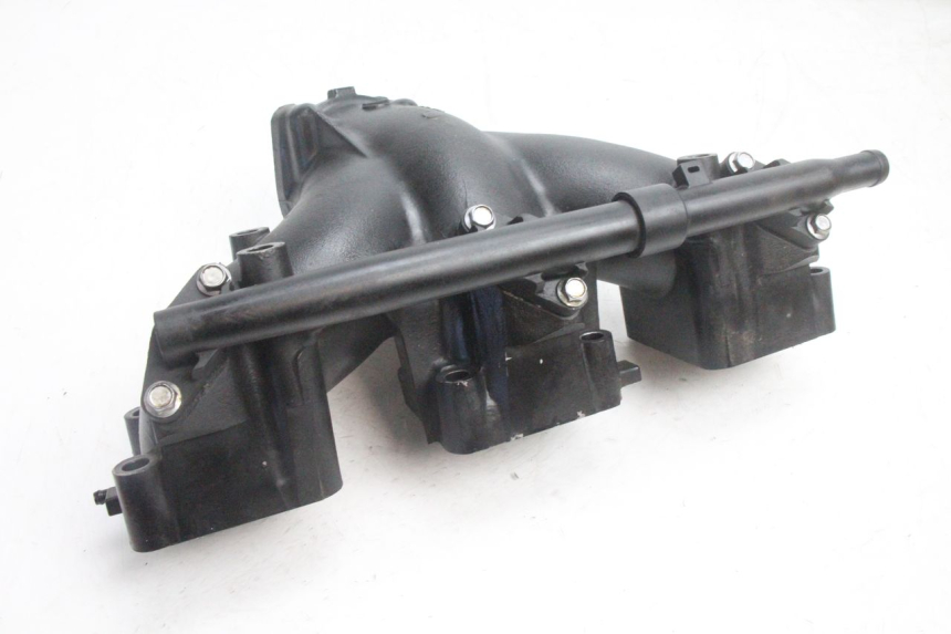 photo de ANSAUGSTUTZEN YAMAHA WAVE RUNNER GP R 1200 (2000 - 2003) - Detailansicht des Bauteils