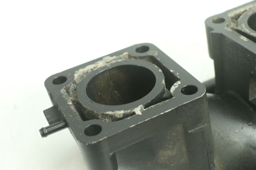 photo de ANSAUGSTUTZEN YAMAHA WAVE RUNNER GP R 1200 (2000 - 2003) - Technische Nahaufnahme