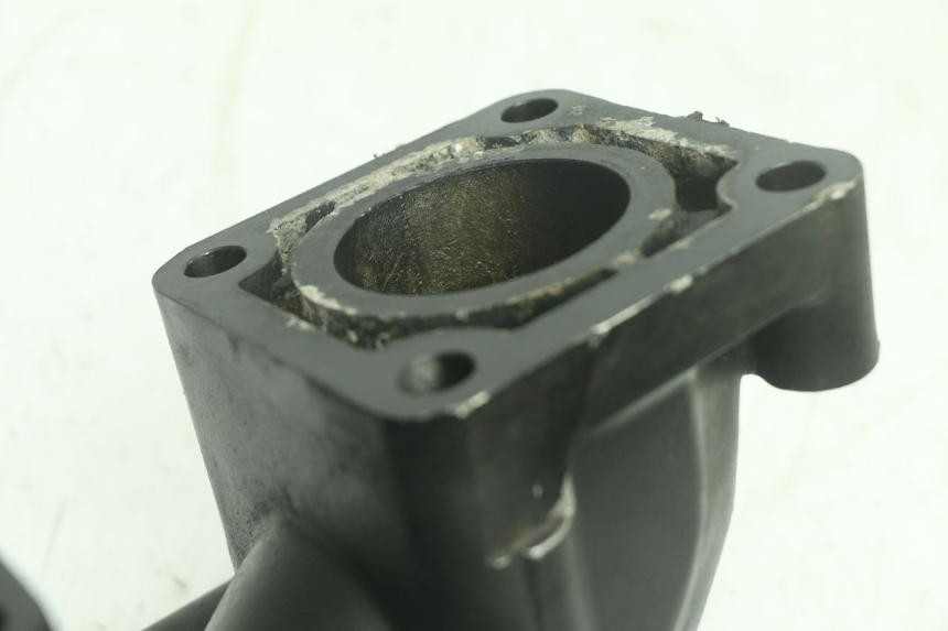photo de ANSAUGSTUTZEN YAMAHA WAVE RUNNER GP R 1200 (2000 - 2003) - Details der Befestigungspunkte