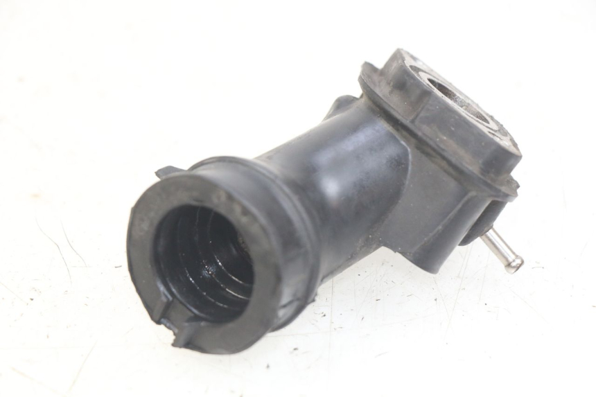 photo de ANSAUGSTUTZEN SYM X-PRO 4T 50 (2014 - 2021) - Detailansicht des Bauteils