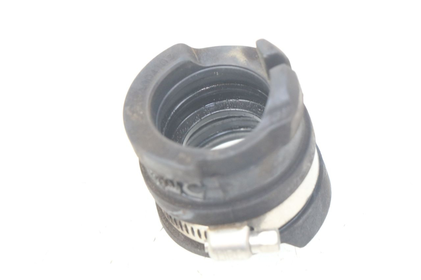 photo de ANSAUGSTUTZEN PIAGGIO ZIP 4T 50 (2018 - 2020) - Detailansicht des Bauteils